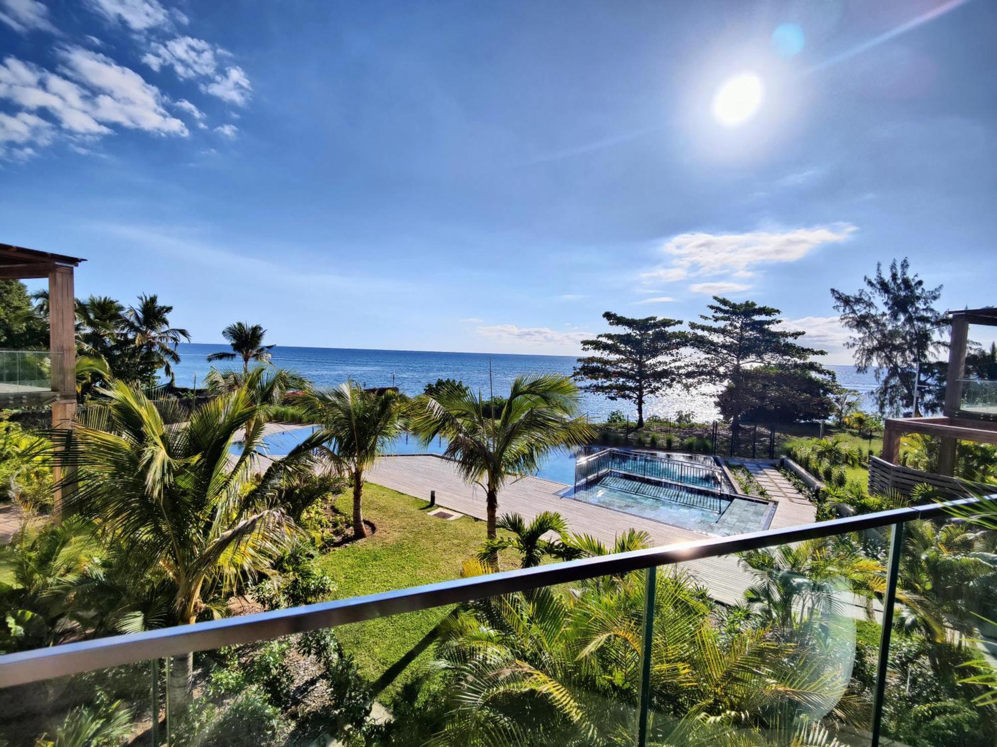 Ocean Point Beach Front Apartment Pointe aux Piments Ngoại thất bức ảnh