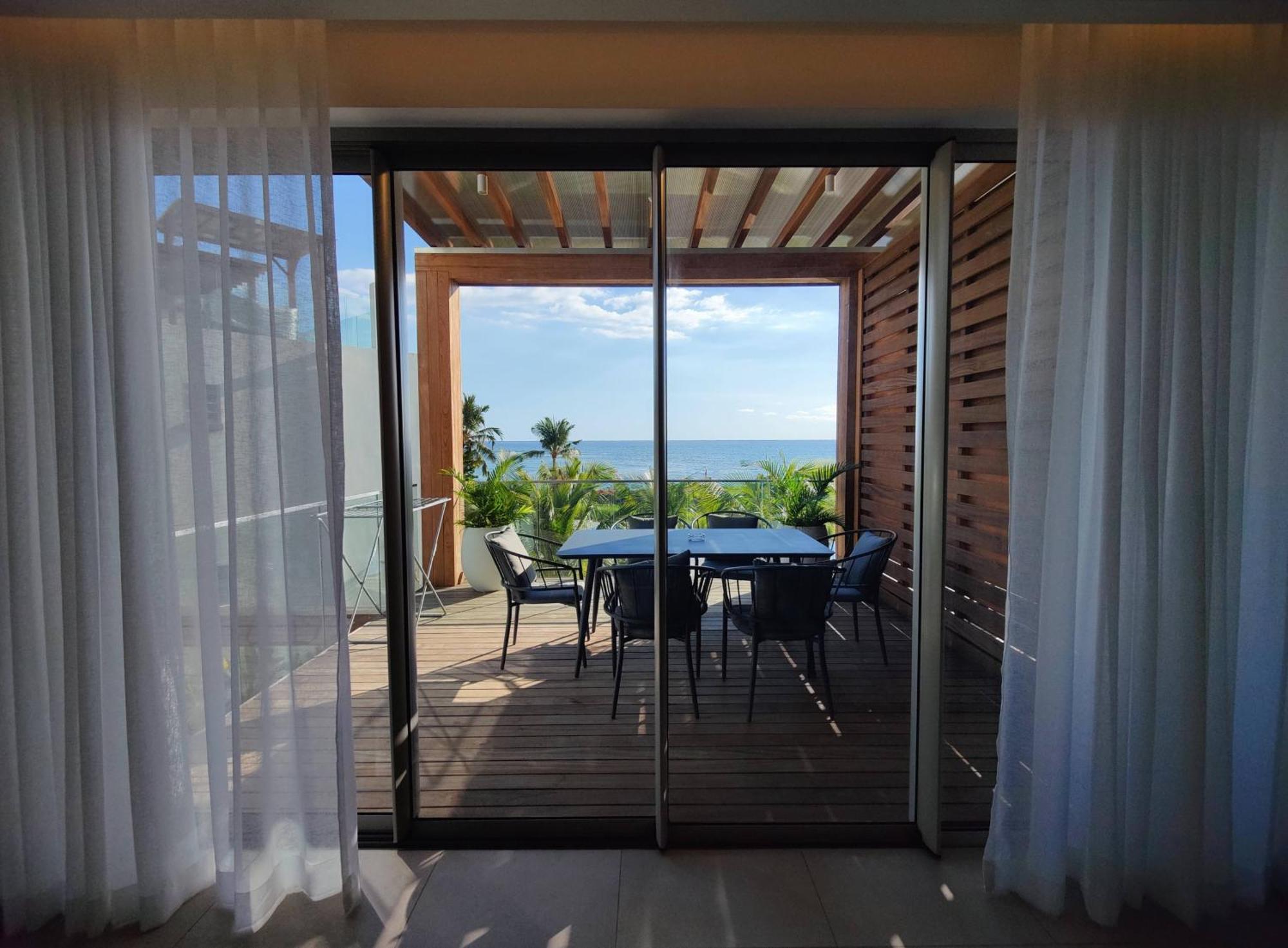 Ocean Point Beach Front Apartment Pointe aux Piments Ngoại thất bức ảnh