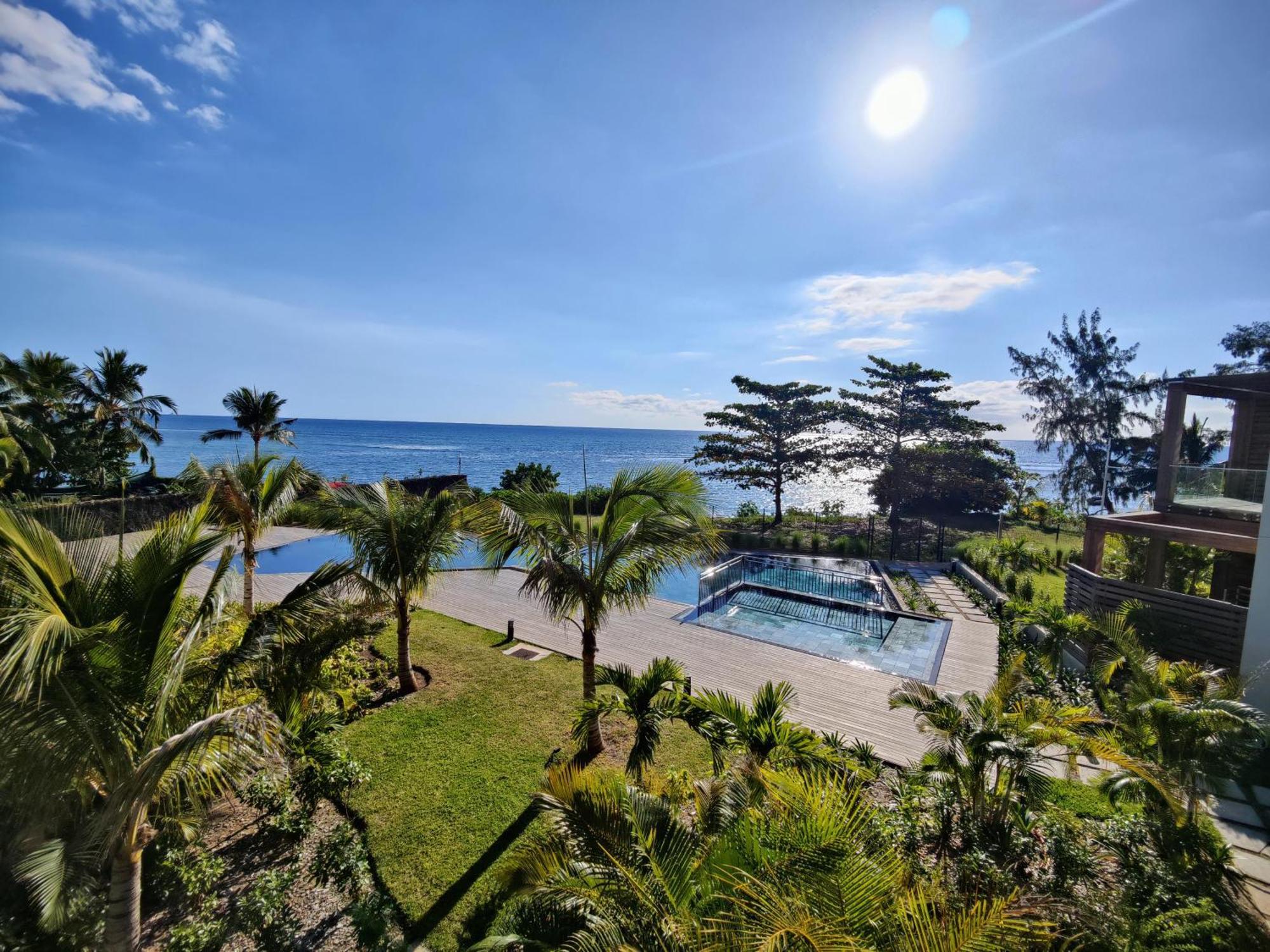 Ocean Point Beach Front Apartment Pointe aux Piments Ngoại thất bức ảnh