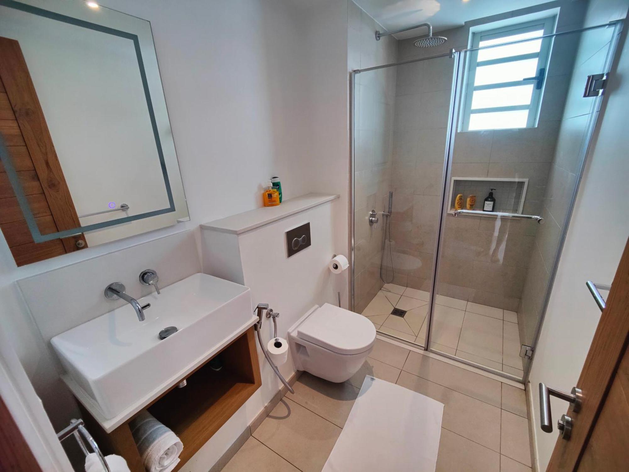 Ocean Point Beach Front Apartment Pointe aux Piments Ngoại thất bức ảnh